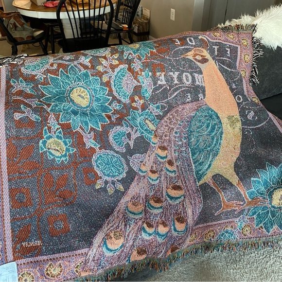 Elegant Peacock Woven Throw Blanket - Picture 8 of 9
